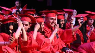 Nuevas becas buscan conectar a los graduados de 2024 con trabajos de alta demanda