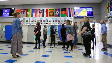 El modelo de escuelas comunitarias en Aurora sirve de ejemplo mientras el interés crece en el estado